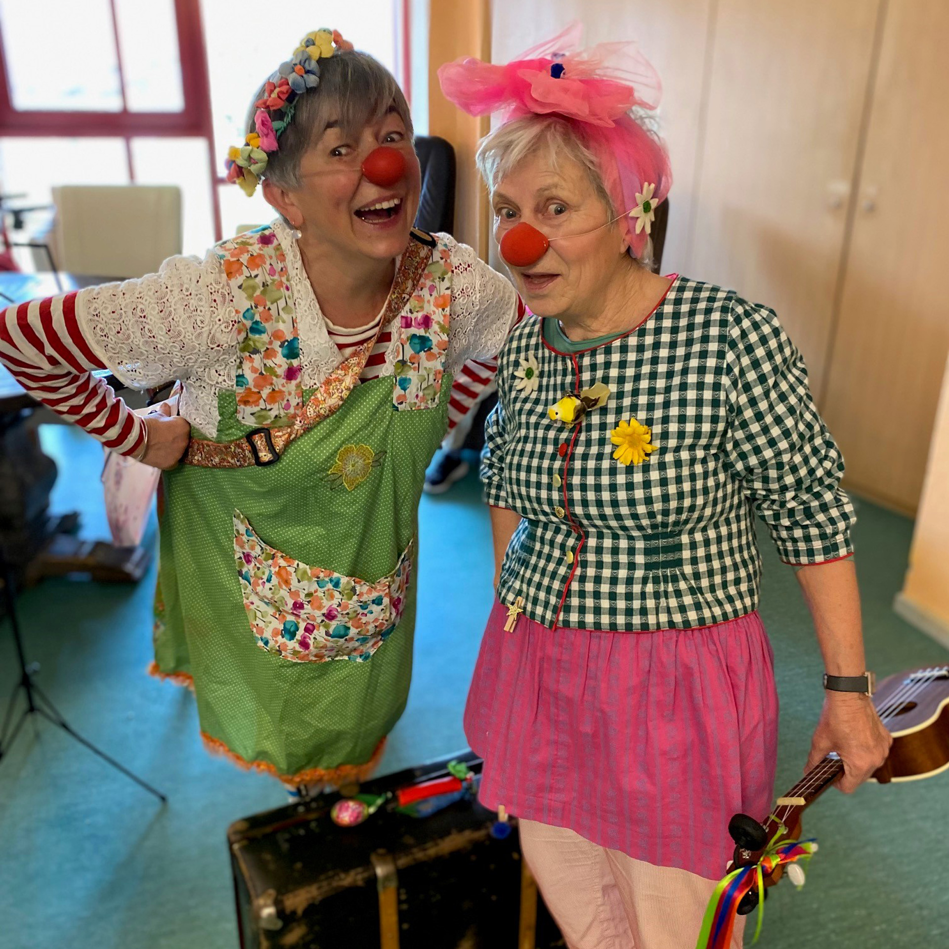 Die beiden Altenpflege-Clowns Pippa und Lotti